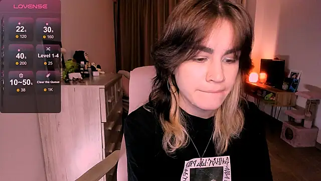 Snapshot of _selectrra chatting on 02-17-25, 03:09  selectrra online show from 02-17-25, 03:09