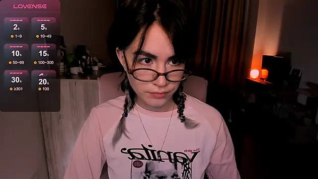 Snapshot of _selectrra chatting on 02-19-25, 12:11  selectrra online show from 02-19-25, 12:11