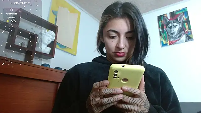 Snapshot of ZoeBakers_ chatting on 12-13-24, 03:00 ZoeBakers  online show from 12-13-24, 03:00