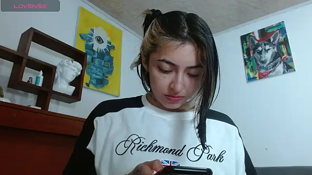 Snapshot of ZoeBakers_ chatting on 03-08-25, 08:44 ZoeBakers  online show from 03-08-25, 08:44