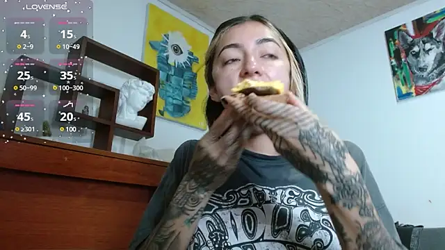 Snapshot of ZoeBakers_ chatting on 03-19-25, 03:19 ZoeBakers  online show from 03-19-25, 03:19