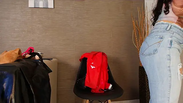 Sophie LittleS online show from 12-21-24, 12:49