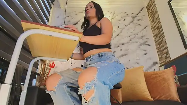 Sophie LittleS online show from 04-27-26, 11:52