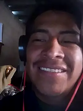 Snapshot of davidatration15 chatting on 09-24-25, 06:33 davidatration15 online show from 09-24-25, 06:33