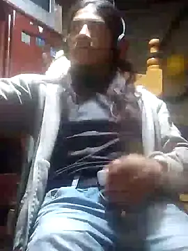 Snapshot of davidatration15 chatting on 10-23-25, 01:27 davidatration15 online show from 10-23-25, 01:27