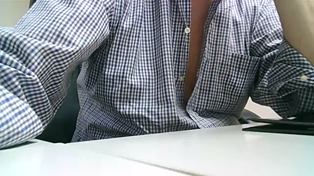 Snapshot of Gregcam chatting on 06-17-26, 10:17 Gregcam online show from 06-17-26, 10:17
