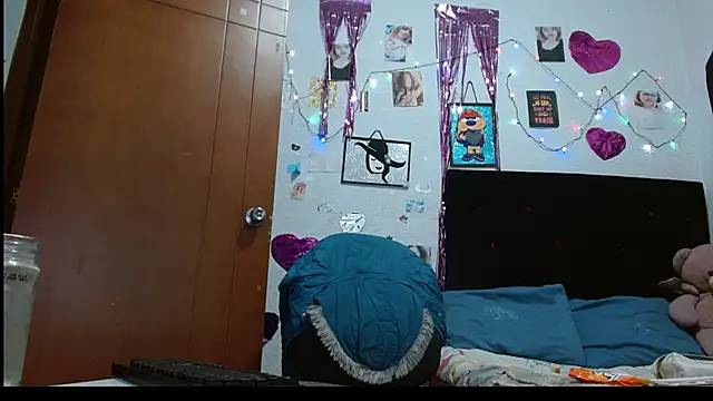 Saray extrovert  online show from 02-18-25, 09:43