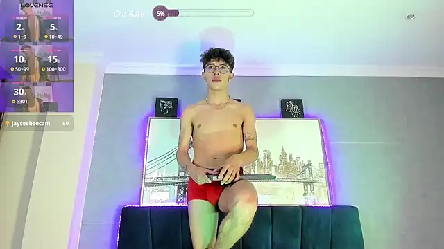 Snapshot of Andrew_thevil chatting on 12-19-24, 06:56 Andrew thevil online show from 12-19-24, 06:56