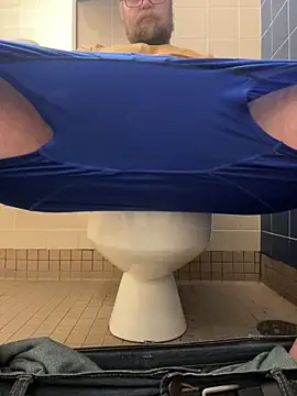 Snapshot of Bigbi6foot5 chatting on 11-07-25, 01:22 Bigbi6foot5 online show from 11-07-25, 01:22