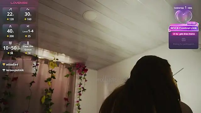 Snapshot of molly_russell chatting on 12-10-24, 06:06 molly russell online show from 12-10-24, 06:06