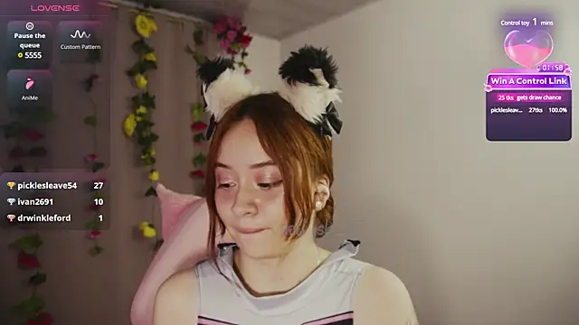 Snapshot of molly_russell chatting on 01-02-25, 02:33 molly russell online show from 01-02-25, 02:33