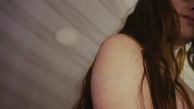 Snapshot of molly_russell chatting on 01-16-25, 02:41 molly russell online show from 01-16-25, 02:41