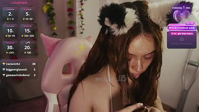 Snapshot of molly_russell chatting on 01-17-25, 03:22 molly russell online show from 01-17-25, 03:22