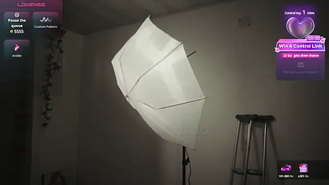 Snapshot of molly_russell chatting on 01-29-25, 09:39 molly russell online show from 01-29-25, 09:39