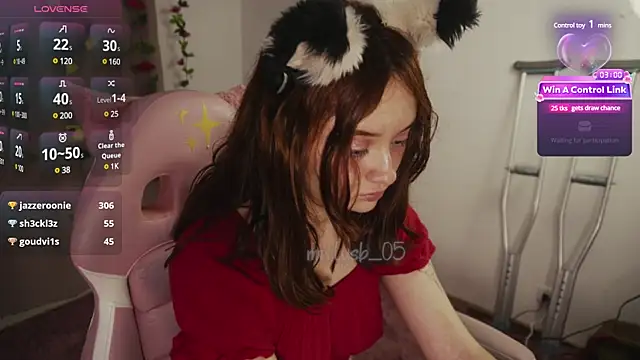 Snapshot of molly_russell chatting on 02-07-25, 03:12 molly russell online show from 02-07-25, 03:12