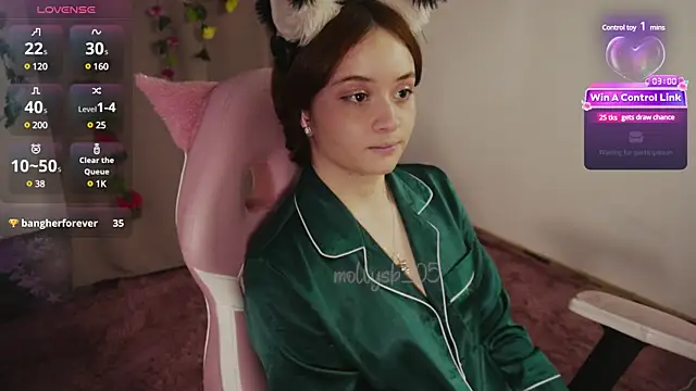 Snapshot of molly_russell chatting on 02-13-25, 10:00 molly russell online show from 02-13-25, 10:00