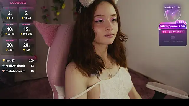 Snapshot of molly_russell chatting on 02-18-25, 11:52 molly russell online show from 02-18-25, 11:52