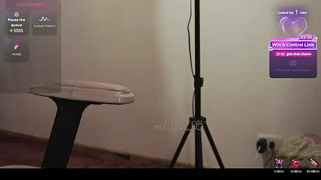 Snapshot of molly_russell chatting on 02-19-25, 07:27 molly russell online show from 02-19-25, 07:27