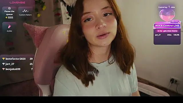 Snapshot of molly_russell chatting on 02-20-25, 07:30 molly russell online show from 02-20-25, 07:30