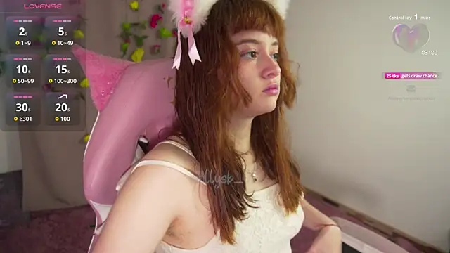 Snapshot of molly_russell chatting on 10-22-25, 07:57 molly russell online show from 10-22-25, 07:57