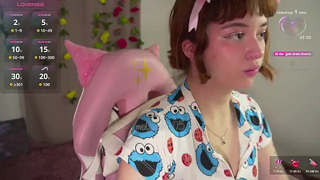 Snapshot of molly_russell chatting on 11-04-25, 10:53 molly russell online show from 11-04-25, 10:53