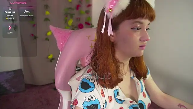 Snapshot of molly_russell chatting on 12-21-25, 07:54 molly russell online show from 12-21-25, 07:54