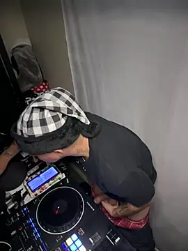 PeterGrandee online show from 12-26-24, 01:51