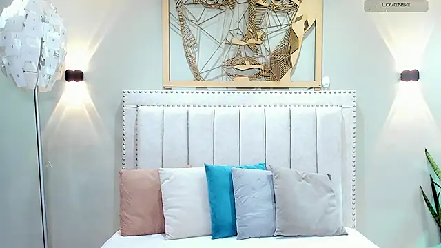 Paula Desousa online show from 11-21-25, 07:34