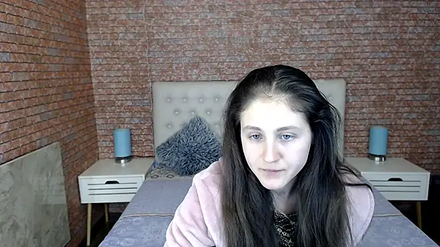 Holliy Cooper online show from 02-10-25, 01:55