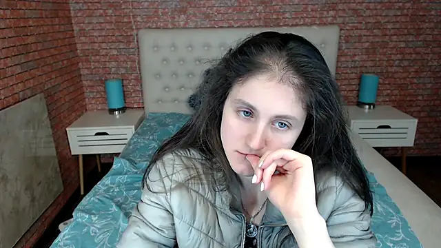 Holliy Cooper online show from 03-17-25, 04:54