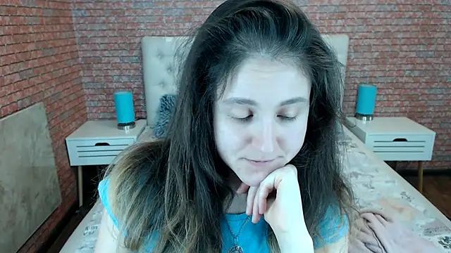 Holliy Cooper online show from 11-10-25, 08:24