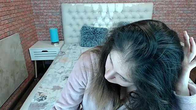 Holliy Cooper online show from 11-11-25, 10:04