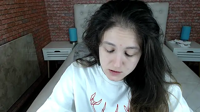 Holliy Cooper online show from 11-27-25, 08:38