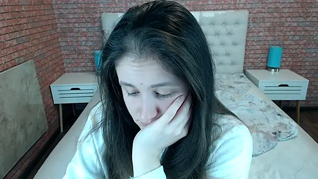 Holliy Cooper online show from 11-28-25, 08:50