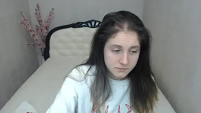 Holliy Cooper online show from 12-16-25, 06:18