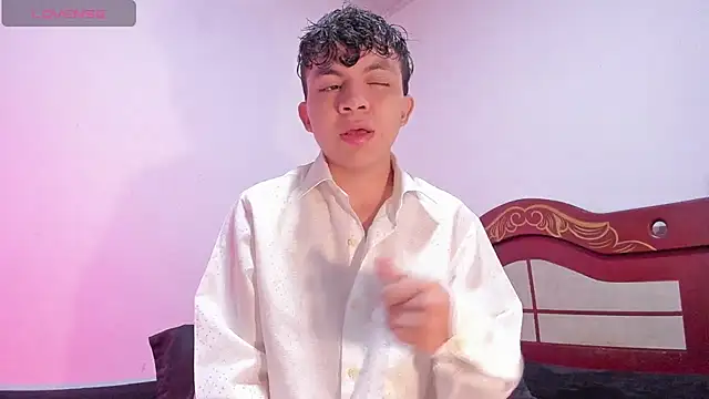 Snapshot of Lucaas_King chatting on 02-14-25, 04:04 Lucaas King online show from 02-14-25, 04:04