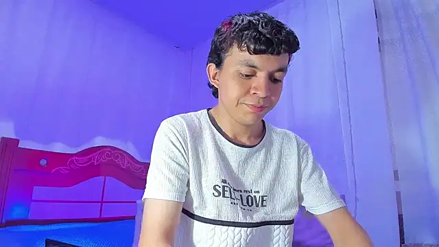 Snapshot of Lucaas_King chatting on 10-11-25, 11:47 Lucaas King online show from 10-11-25, 11:47