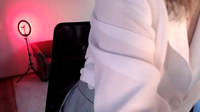 sophia leurre online show from 01-25-25, 04:03