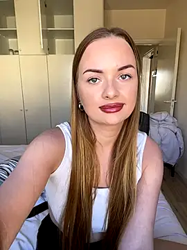 Snapshot of ElenaRebelle chatting on 10-02-25, 07:26 ElenaRebelle online show from 10-02-25, 07:26