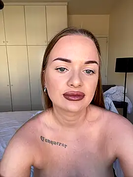 Snapshot of ElenaRebelle chatting on 10-25-25, 07:05 ElenaRebelle online show from 10-25-25, 07:05