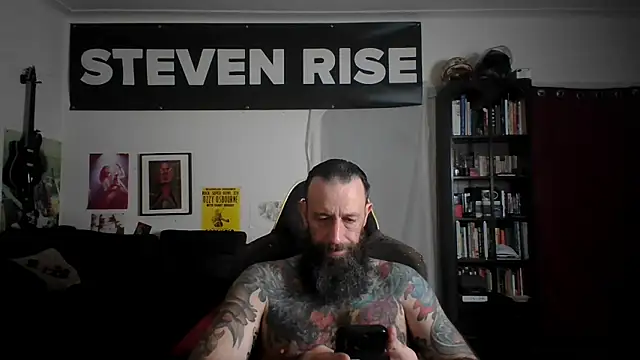 Snapshot of StevenRiseNYC chatting on 04-30-26, 01:45 StevenRiseNYC online show from 04-30-26, 01:45