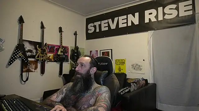 Snapshot of StevenRiseNYC chatting on 05-27-26, 01:57 StevenRiseNYC online show from 05-27-26, 01:57