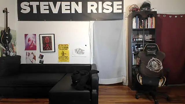 Snapshot of StevenRiseNYC chatting on 06-03-26, 02:33 StevenRiseNYC online show from 06-03-26, 02:33
