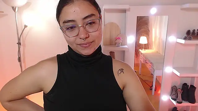 Snapshot of _Kim__M chatting on 11-10-25, 12:59 Kim M online show from 11-10-25, 12:59