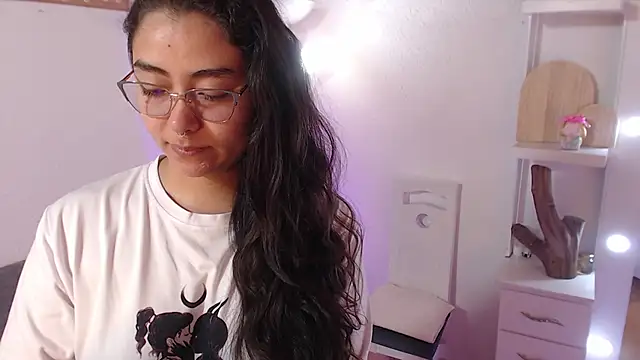 Snapshot of _Kim__M chatting on 11-19-25, 12:16 Kim M online show from 11-19-25, 12:16