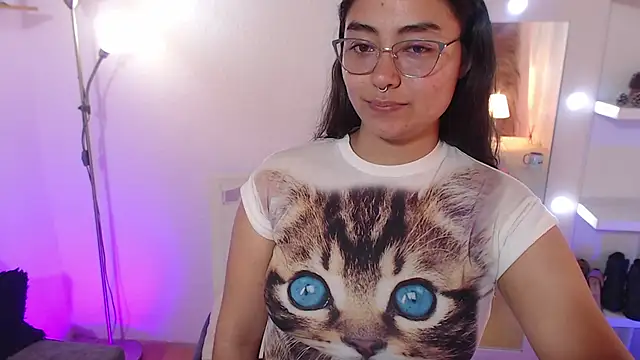 Snapshot of _Kim__M chatting on 11-23-25, 06:52 Kim M online show from 11-23-25, 06:52