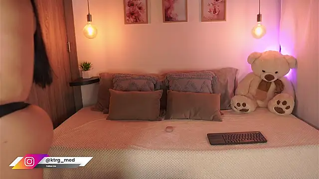 Snapshot of amelie_gonzalez chatting on 10-03-25, 08:50 amelie gonzalez online show from 10-03-25, 08:50