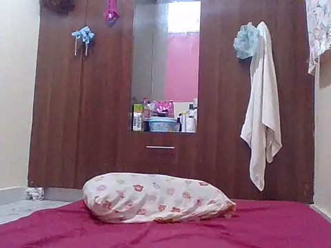 sweet-fancy online show from 10-04-25, 07:12