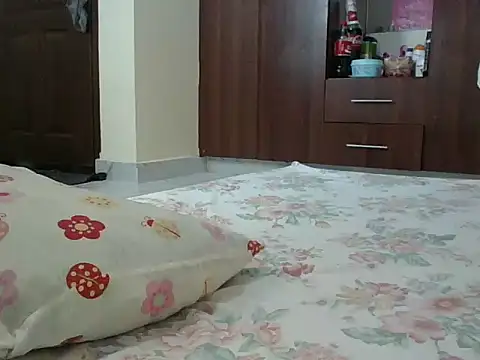 sweet-fancy online show from 10-28-25, 07:12