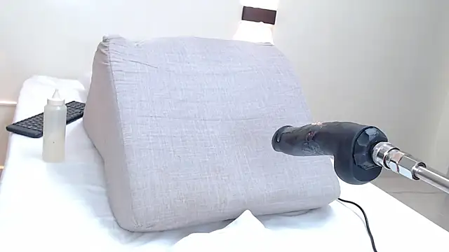 Snapshot of _julyy_ chatting on 03-14-25, 01:37 julyy online show from 03-14-25, 01:37